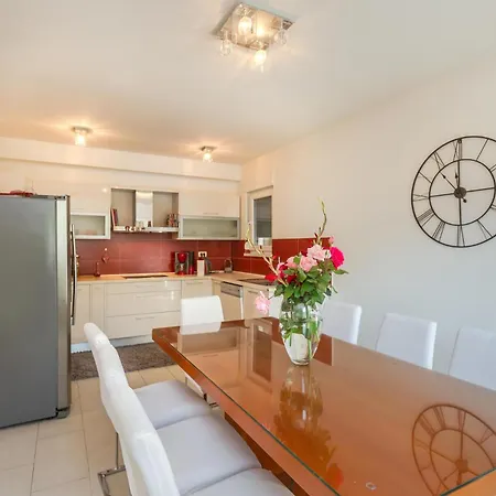Amazing In With Wifi Holiday home Dusina