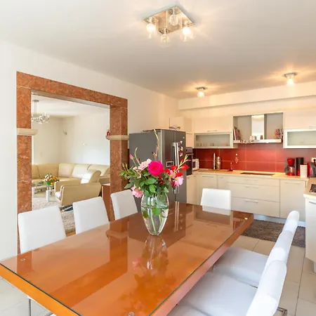 Holiday home Amazing In With Wifi Dusina